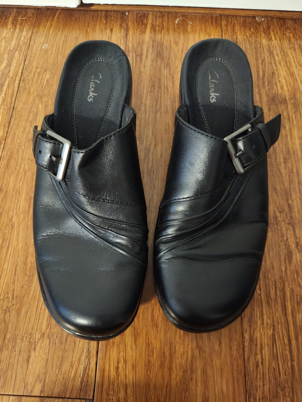 Clarks Women’s Black Leather Mules Slip On Clog Shoes Buckle Comfy, 8.5 M